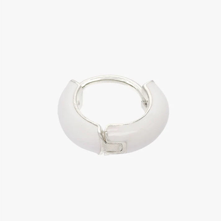 Wildthings Ohrring "White enamel huggie" Silber