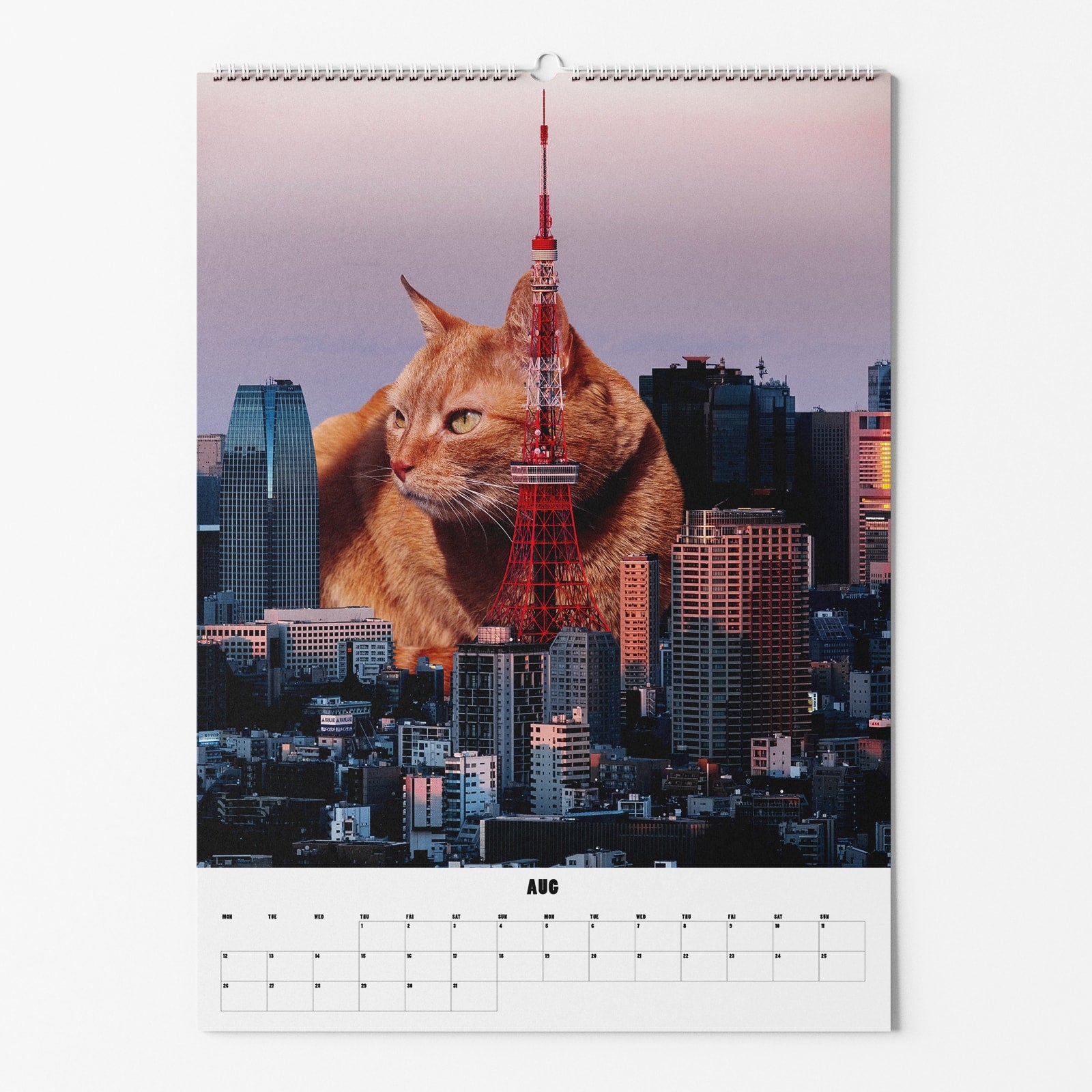 Kalenderbild mit riesiger roter Katze, die hinter dem Tokio Tower in einer Stadtlandschaft liegt.