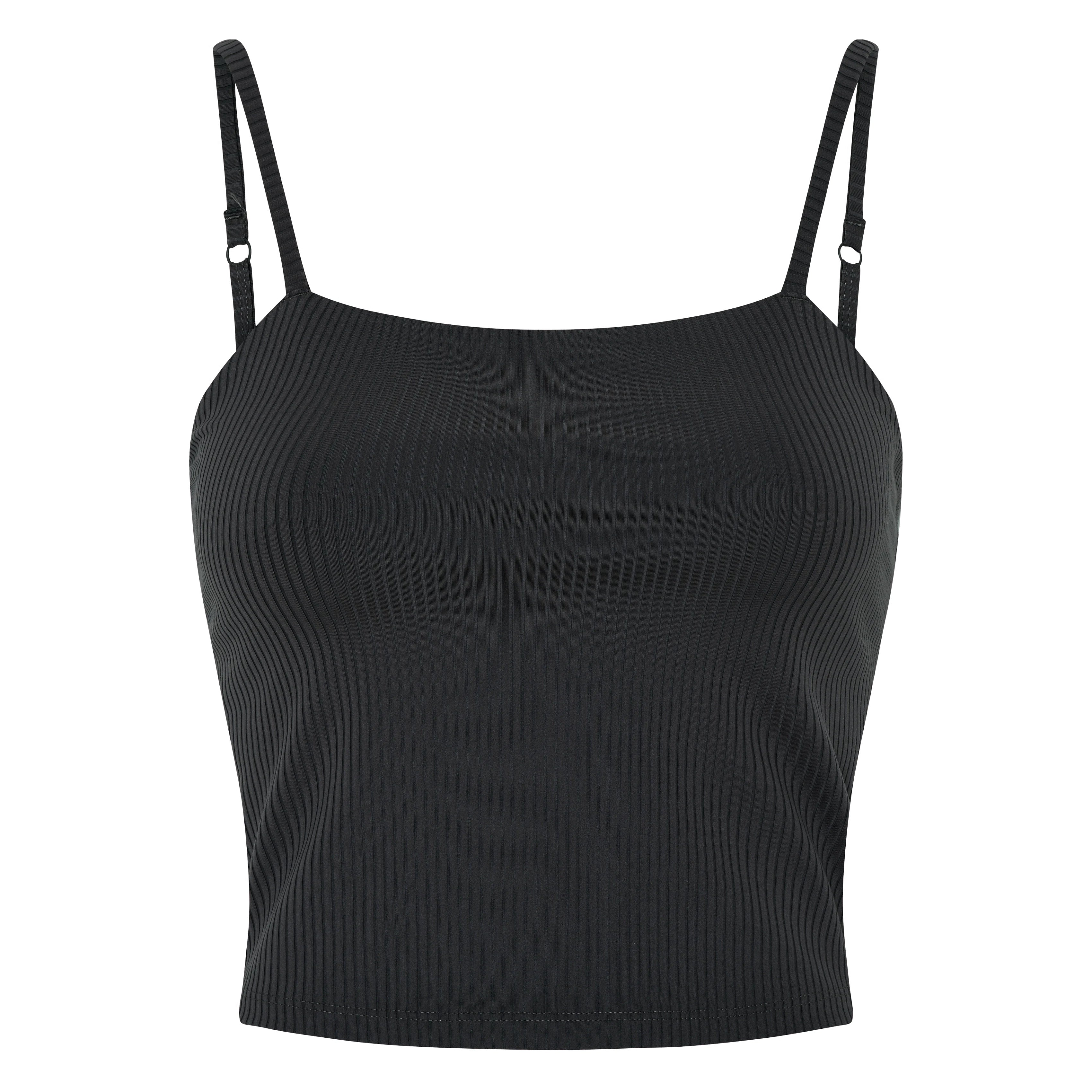 Ein schwarzes, geripptes Crop-Top mit dünnen, verstellbaren Spaghettiträgern, abgebildet vor einem weißen Hintergrund. Das Oberteil hat eine taillierte, leicht dehnbare Form.