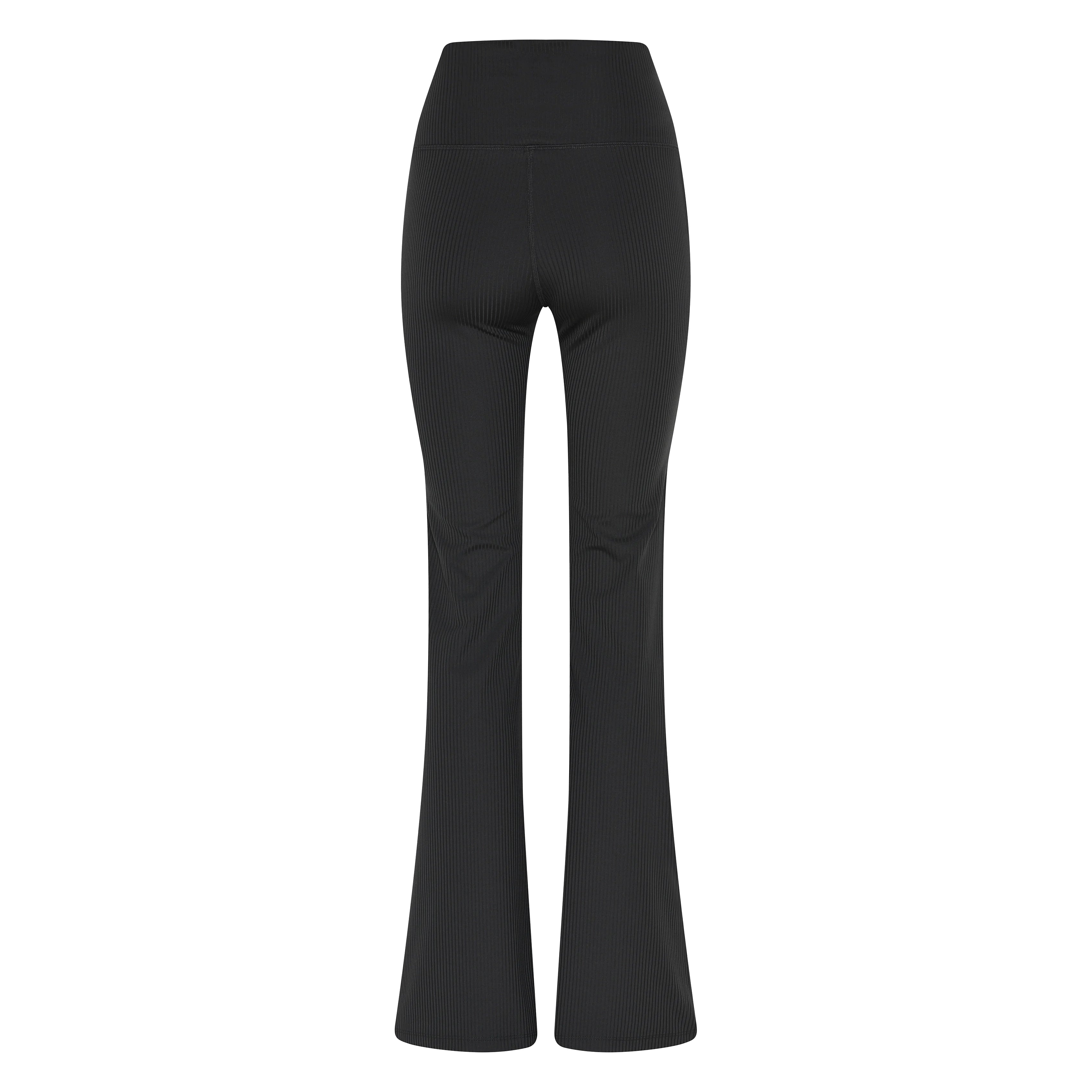 Schwarze, hochtaillierte, gerippte Hose mit ausgestelltem Bein, von hinten vor weißem Hintergrund.