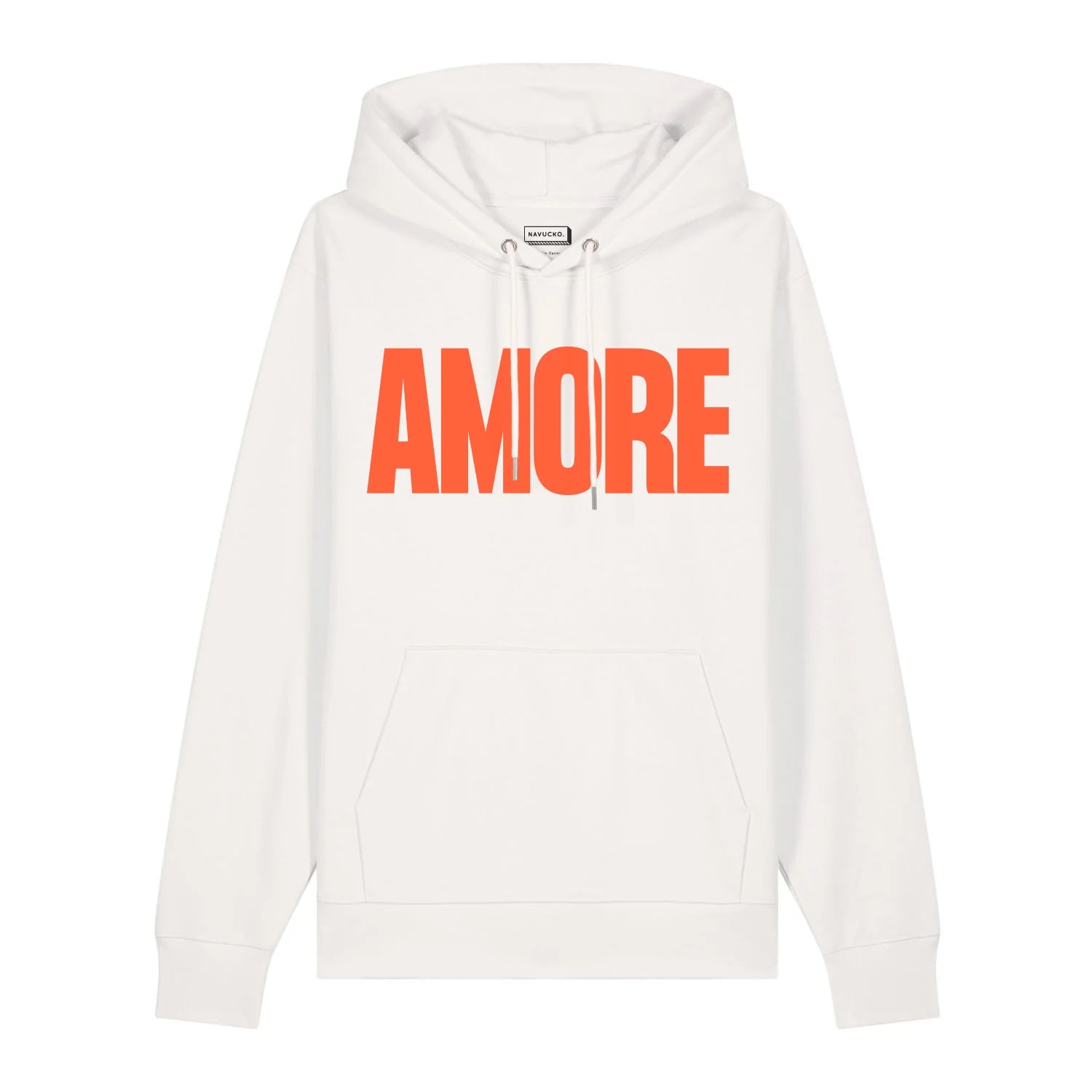 Ein weißes Kapuzensweatshirt mit dem Wort AMORE in großen, fetten roten Buchstaben auf der Brust. Der Kapuzenpullover hat eine Vordertasche und Kordelzüge.