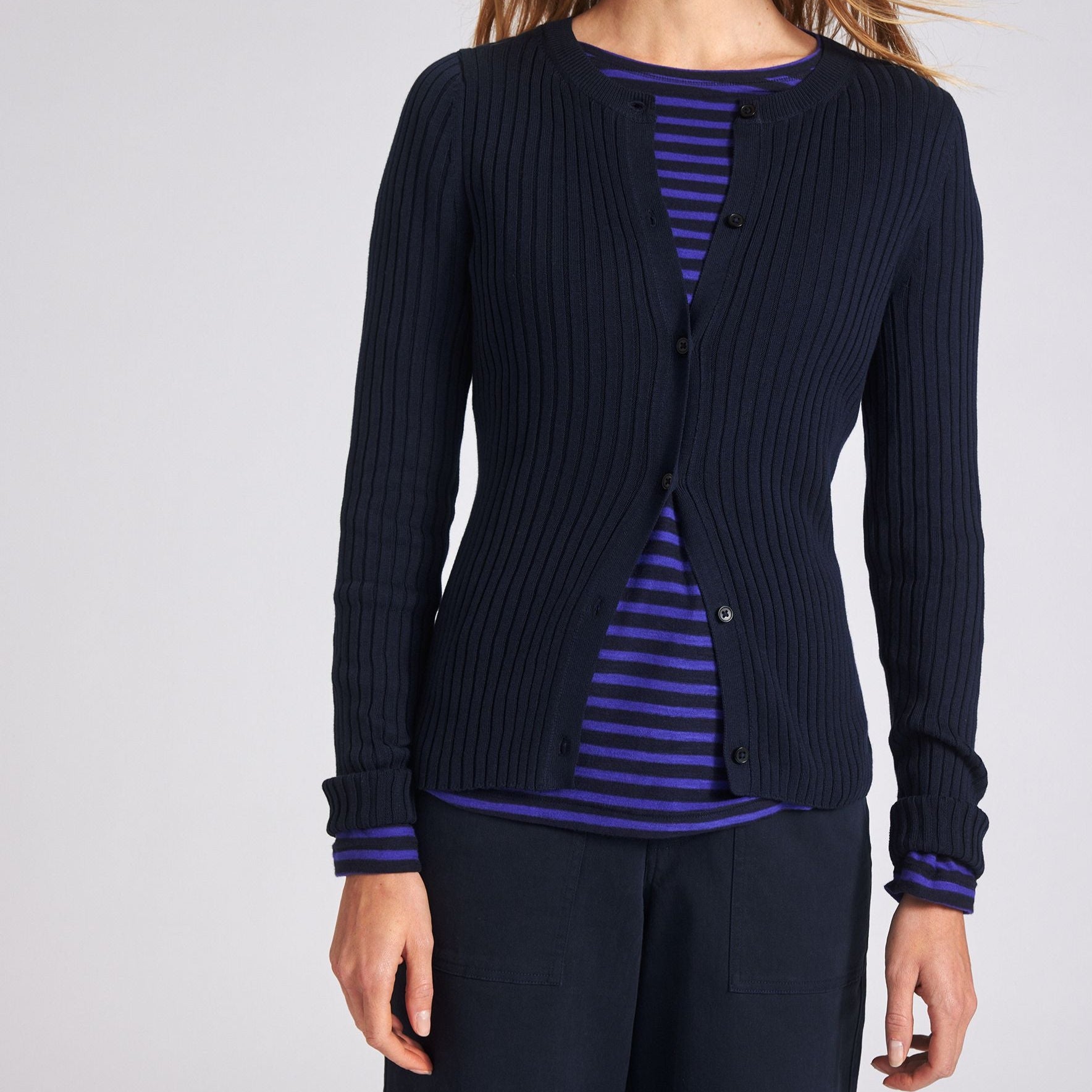 People Wear Organic Rippstrick Rundhals Strickjacke Dunkelblau