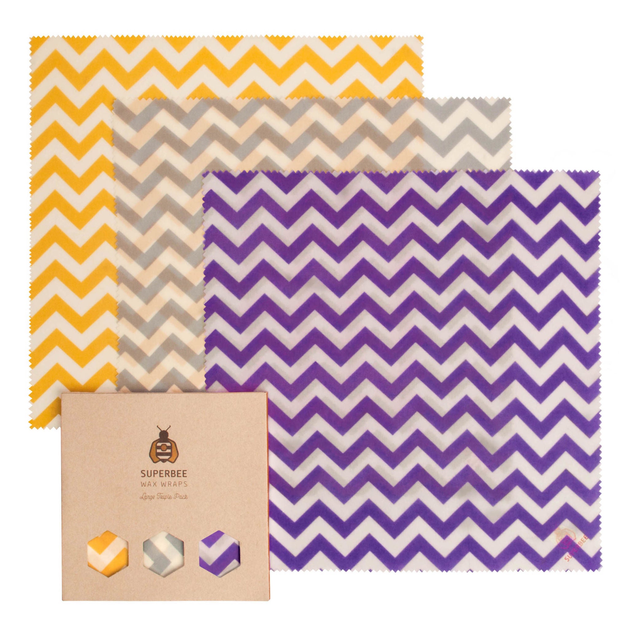 Drei wiederverwendbare Bienenwachswickel in gelben, grauen und violetten Chevron-Mustern, die sich gegenseitig überlappen. In der unteren linken Ecke ist eine braune Pappschachtel mit dem Schriftzug "SuperBee Wax Wraps" abgebildet.