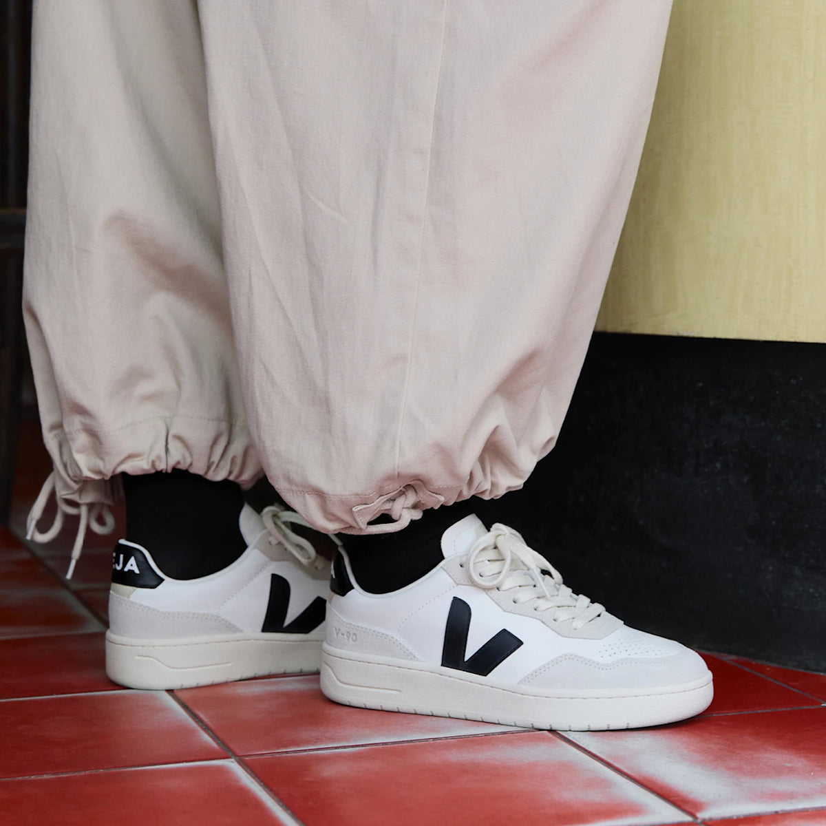 VEJA Unisex Sneaker "V-90"