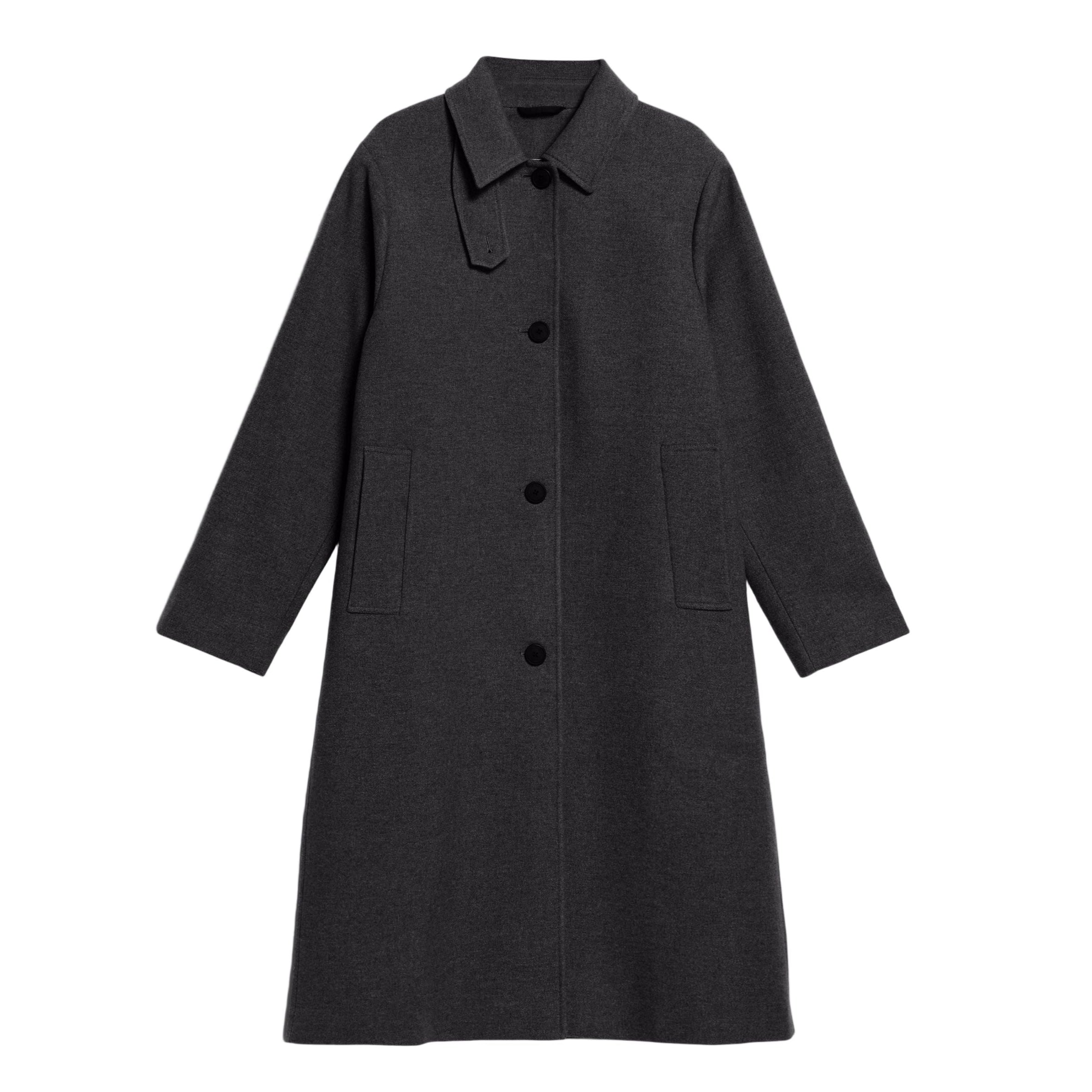 Ein langer, dunkelgrauer Wollmantel mit Kragen, langen Ärmeln, Knöpfen an der Vorderseite und zwei großen Taschen an der Vorderseite, dargestellt auf einem weißen Hintergrund.