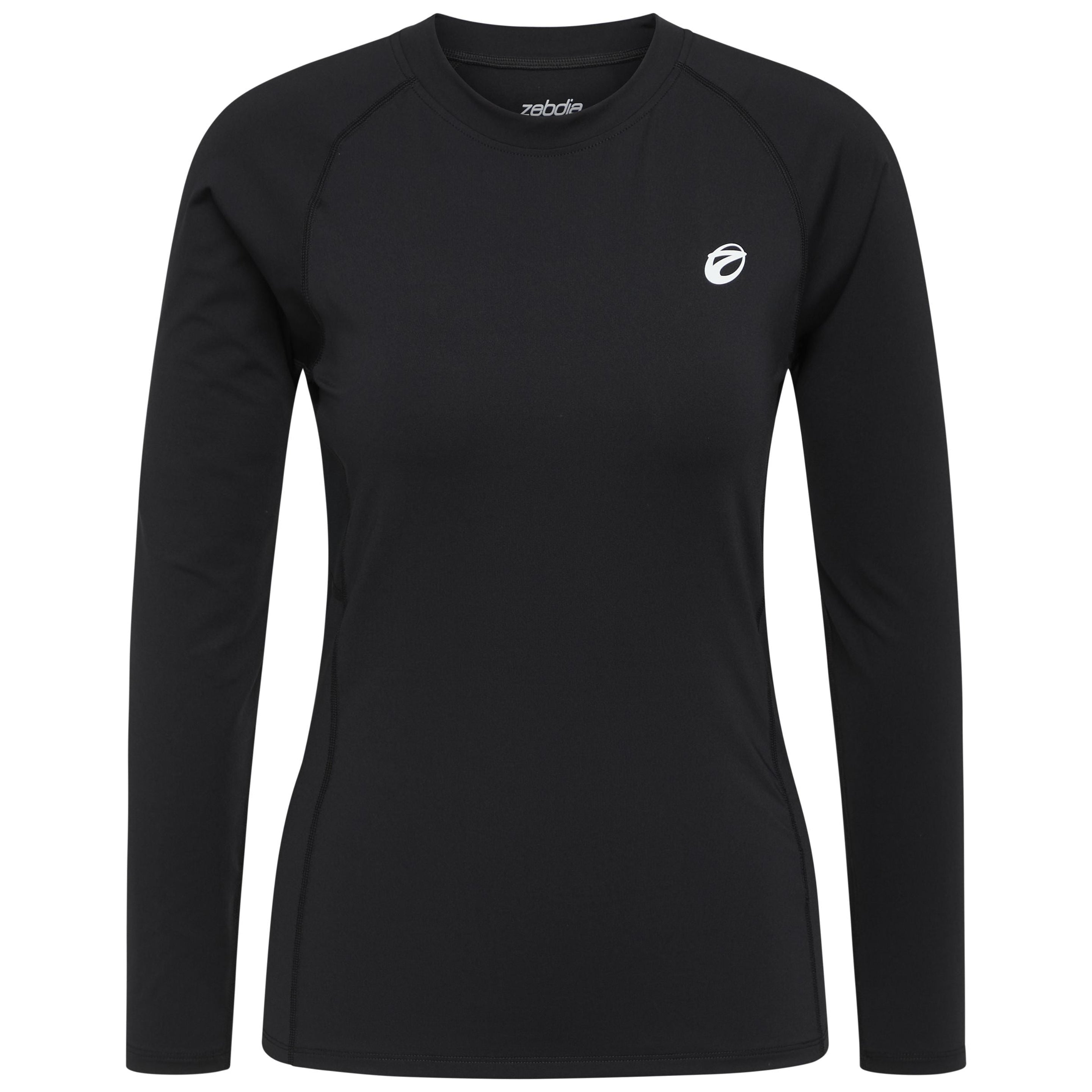 Ein schlichtes, schwarzes, langärmeliges Sportshirt mit einem kleinen, weißen Logo auf der linken Brust und einem Rundhalsausschnitt auf weißem Grund.