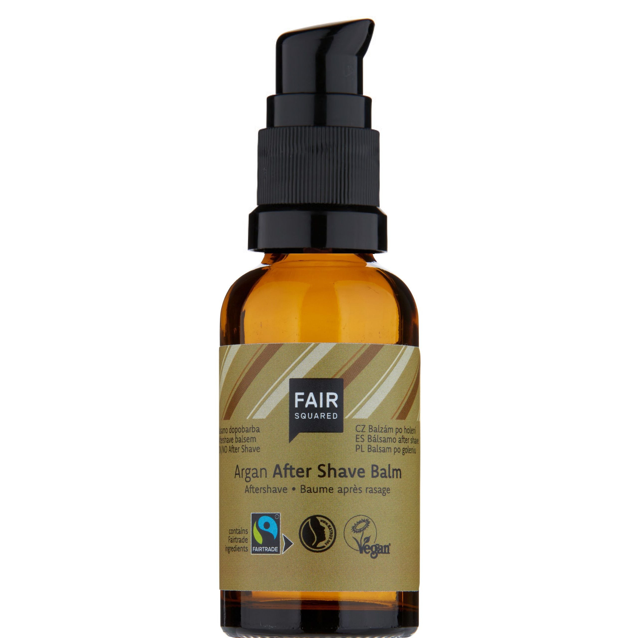 Eine braune Glasflasche mit einem schwarzen Pumpspender mit der Aufschrift FAIR SQUARED Argan After Shave Balm. Auf dem Etikett steht, dass es vegan und fair gehandelt ist und sich für die Verwendung als Aftershave eignet.