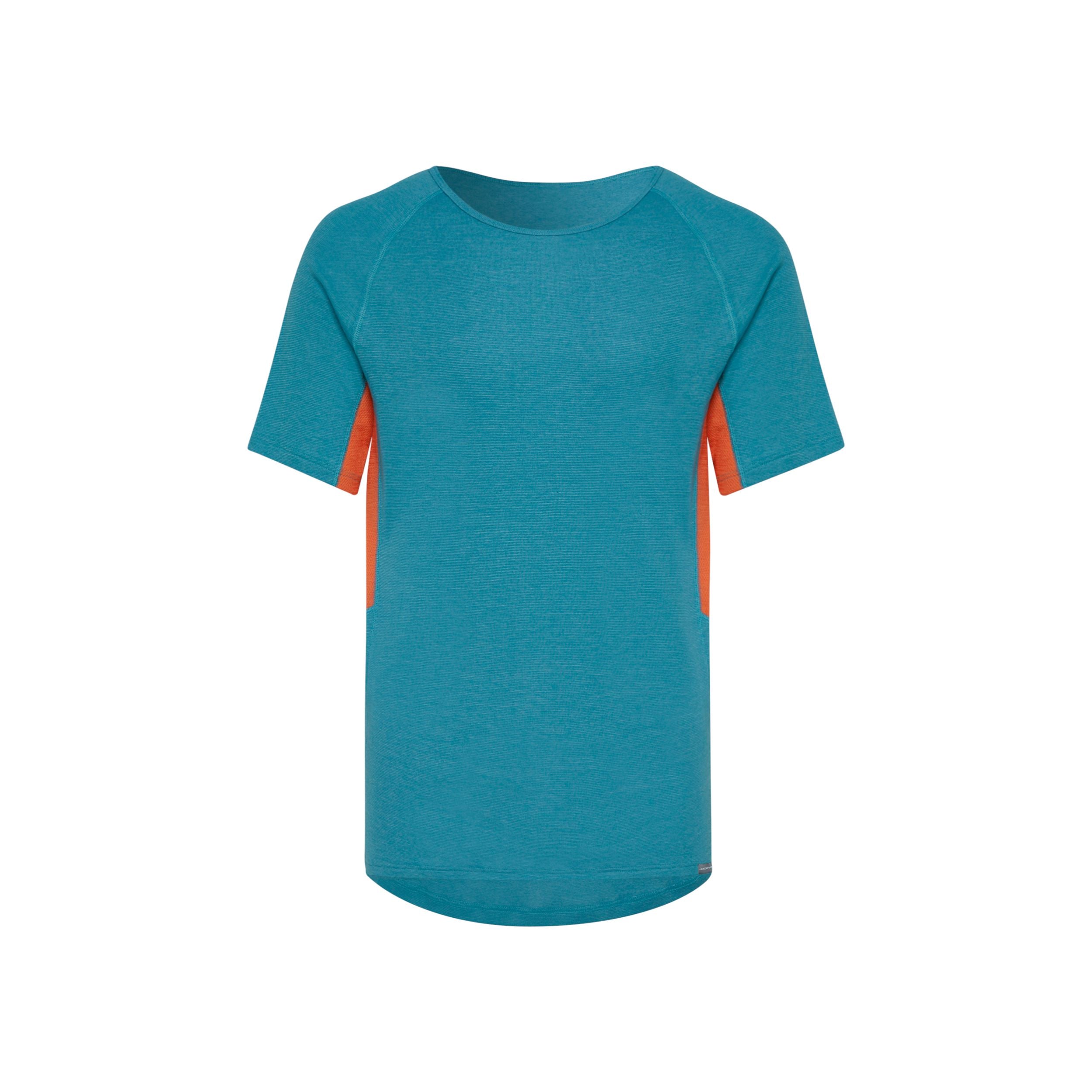 Ein kurzärmeliges, blaugrünes Sport-T-Shirt mit orangefarbenen Akzentstreifen an den Seiten auf einem schlichten weißen Hintergrund.