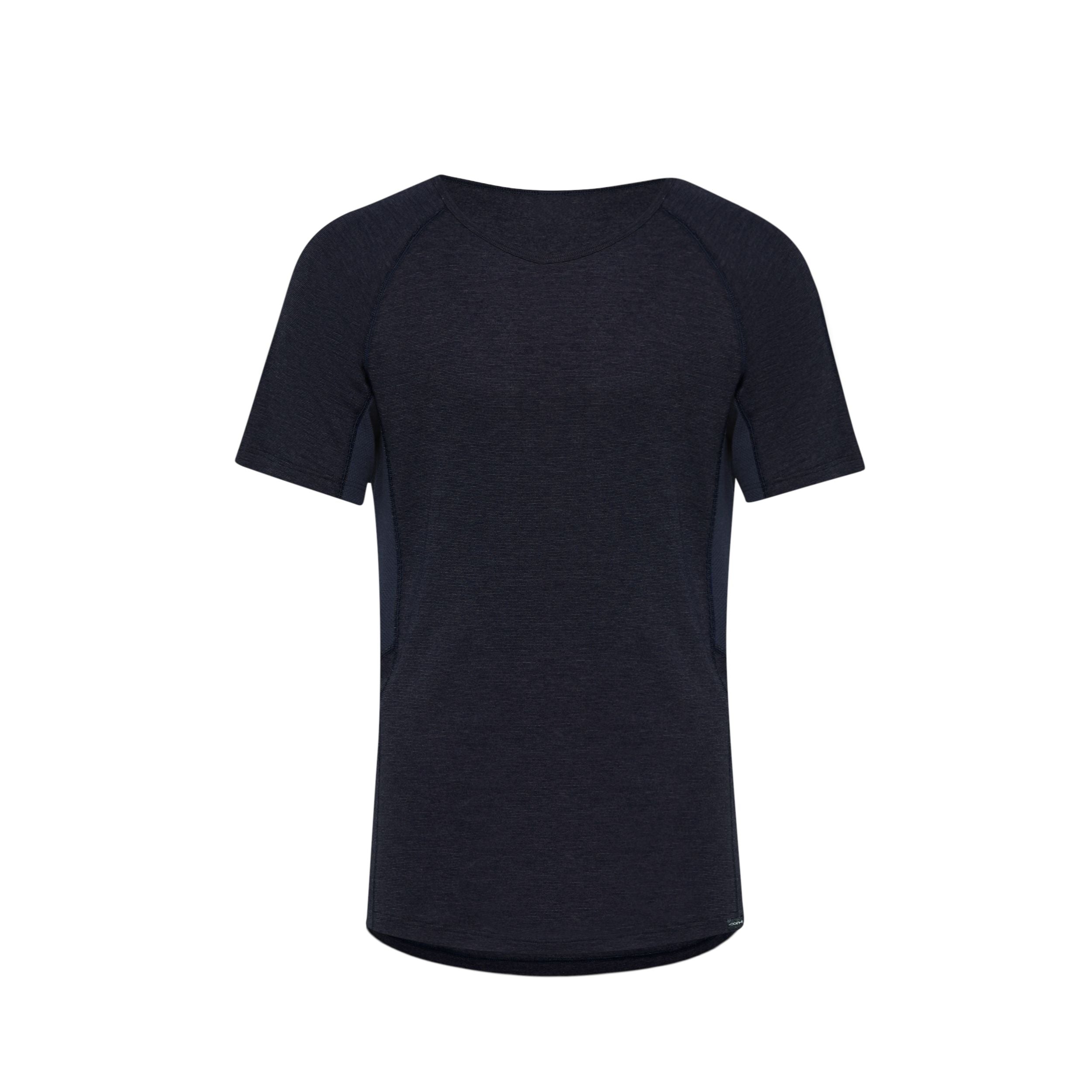 Ein schlichtes, kurzärmeliges, dunkles, marineblaues Sport-T-Shirt auf weißem Hintergrund. Das Shirt hat ein einfaches, tailliertes Design ohne sichtbare Logos oder Muster.