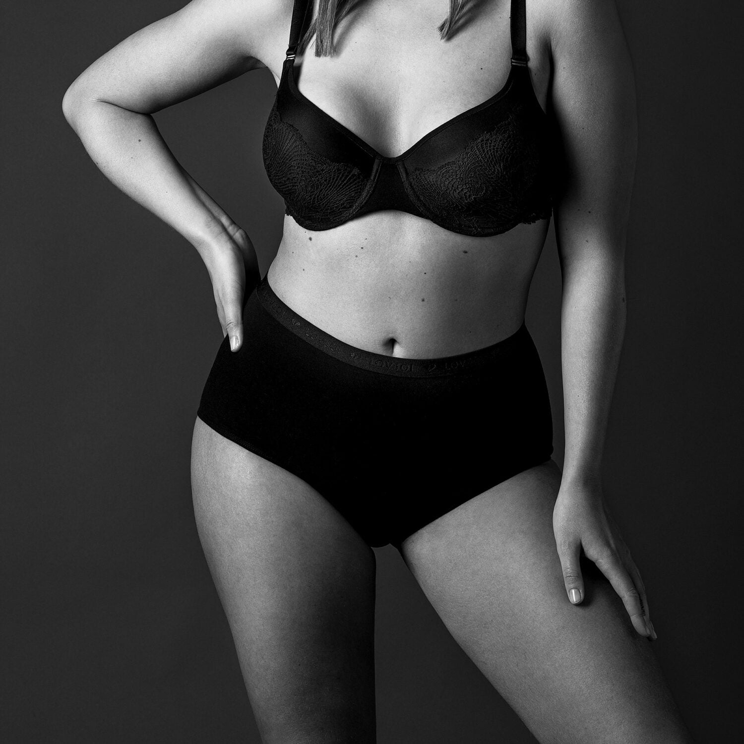 Lovjoi High Waist Panty "YARROW" - Schwarz