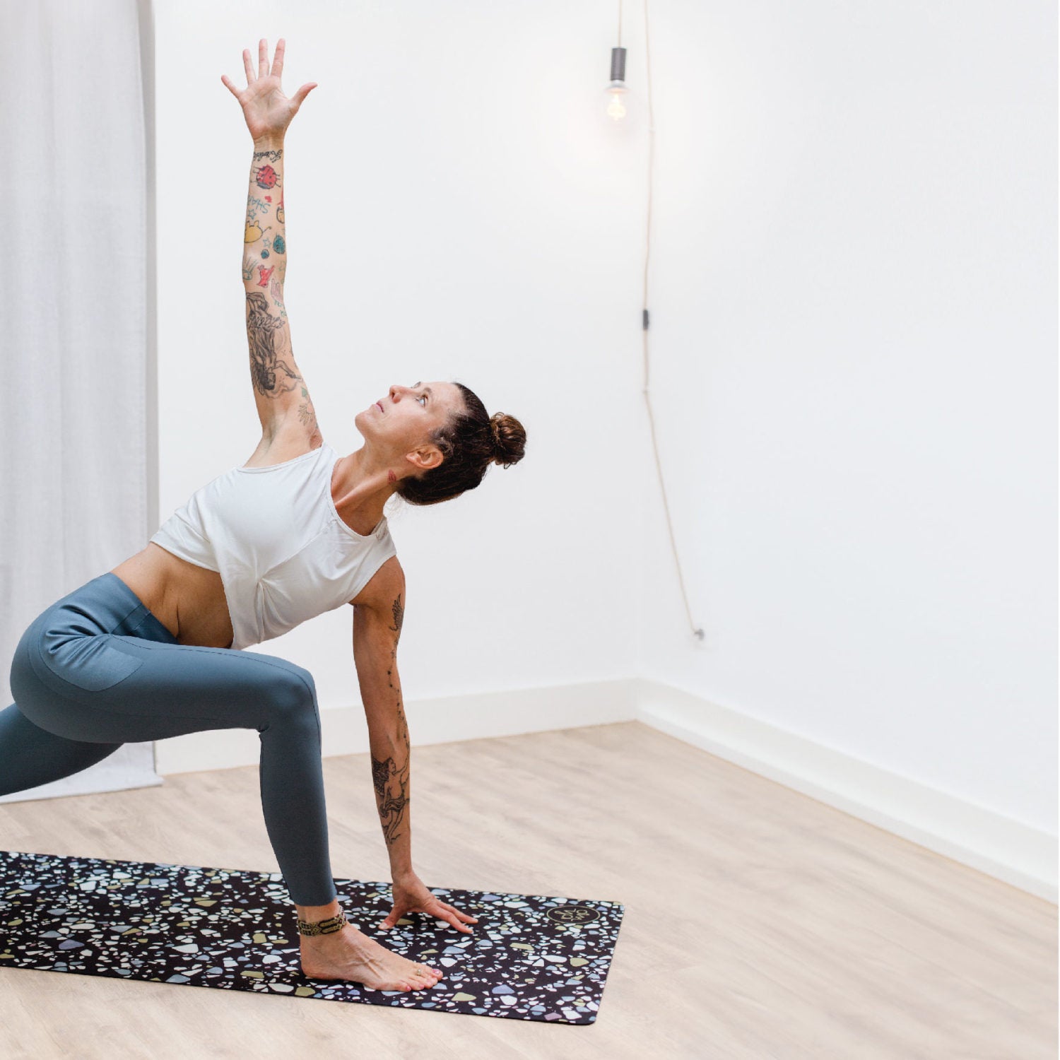 OM YA Yogamatte "Dark Terrazzo" Komfort