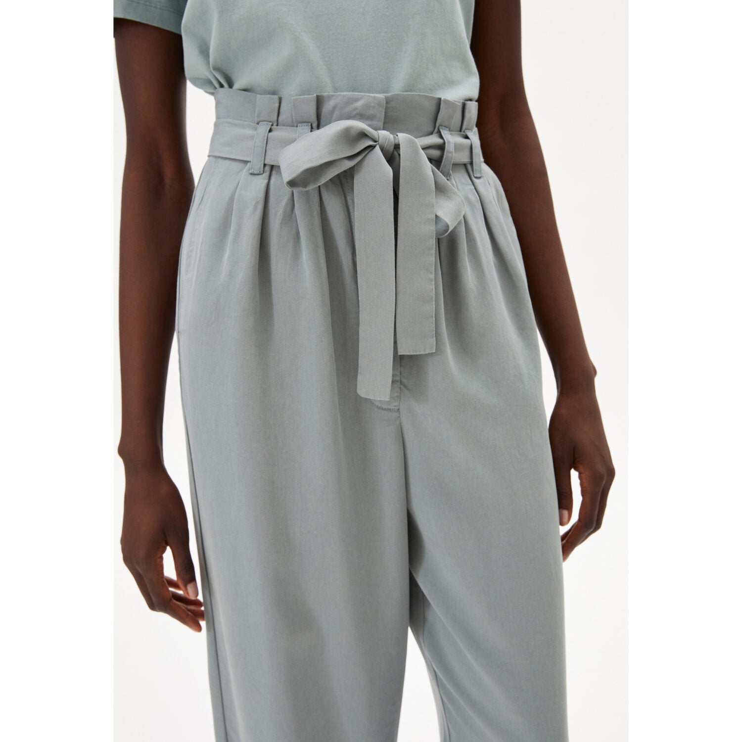 ARMEDANGELS Hose TIMEAA eucalyptus green (3)