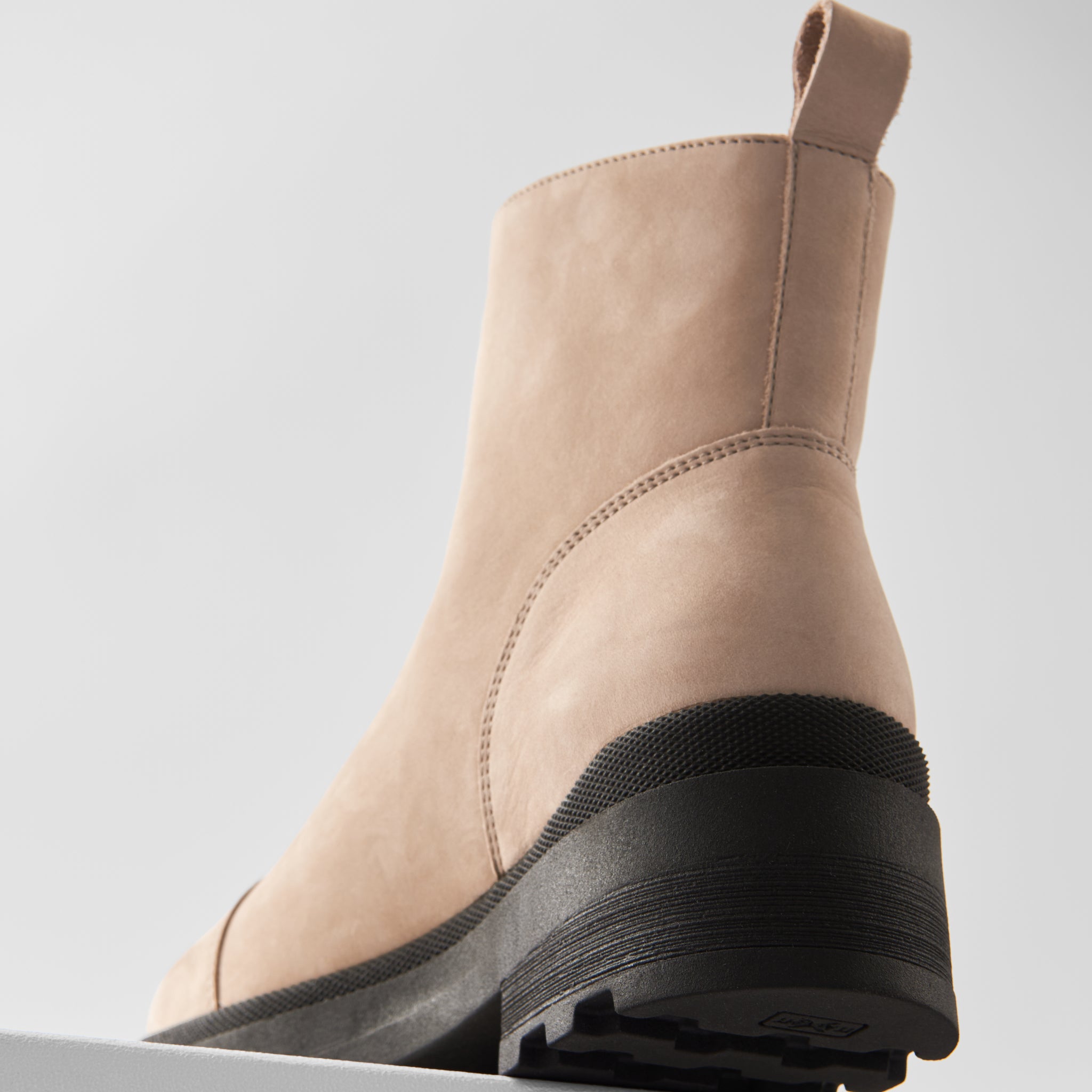 ADDITION Chelsea Boots "ZIP SEAMLESS" - sand