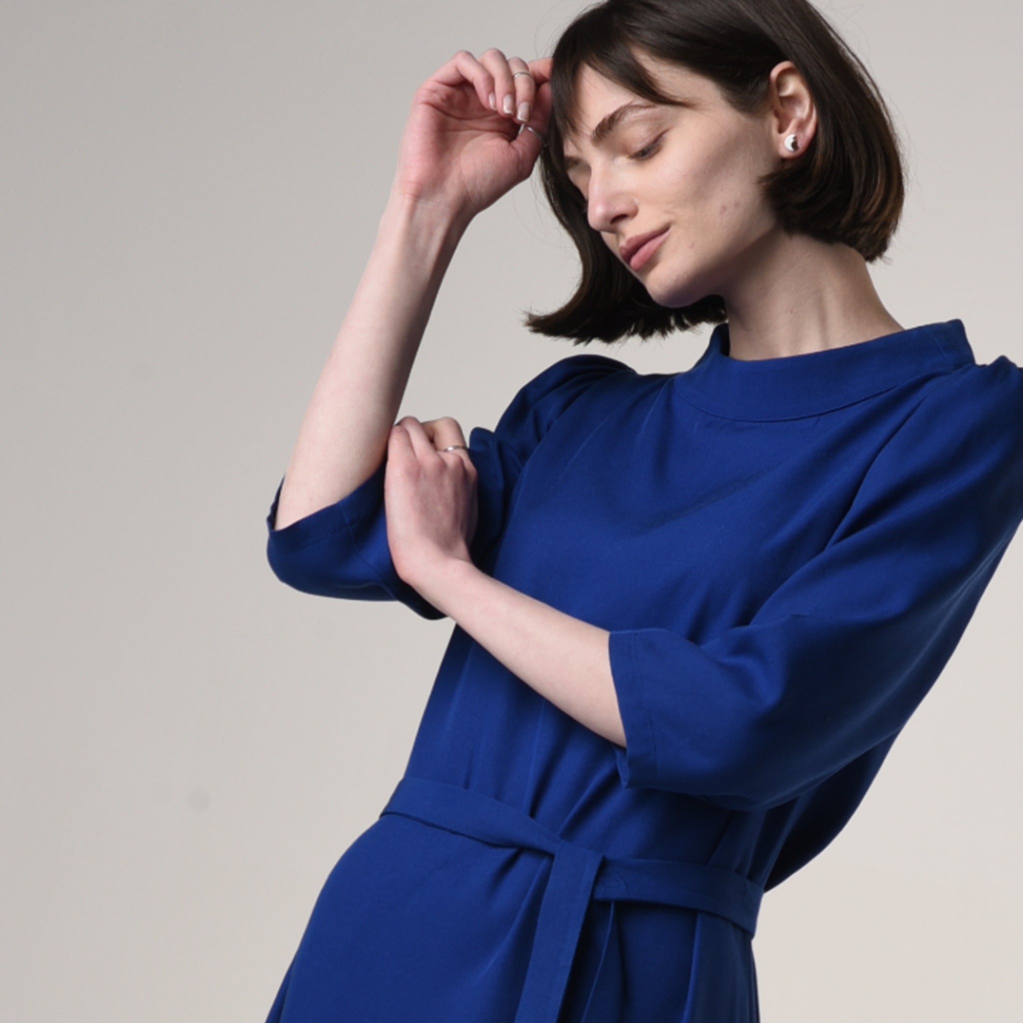 AYANI Kleid mit Bootsausschnitt "SUZI" - blau