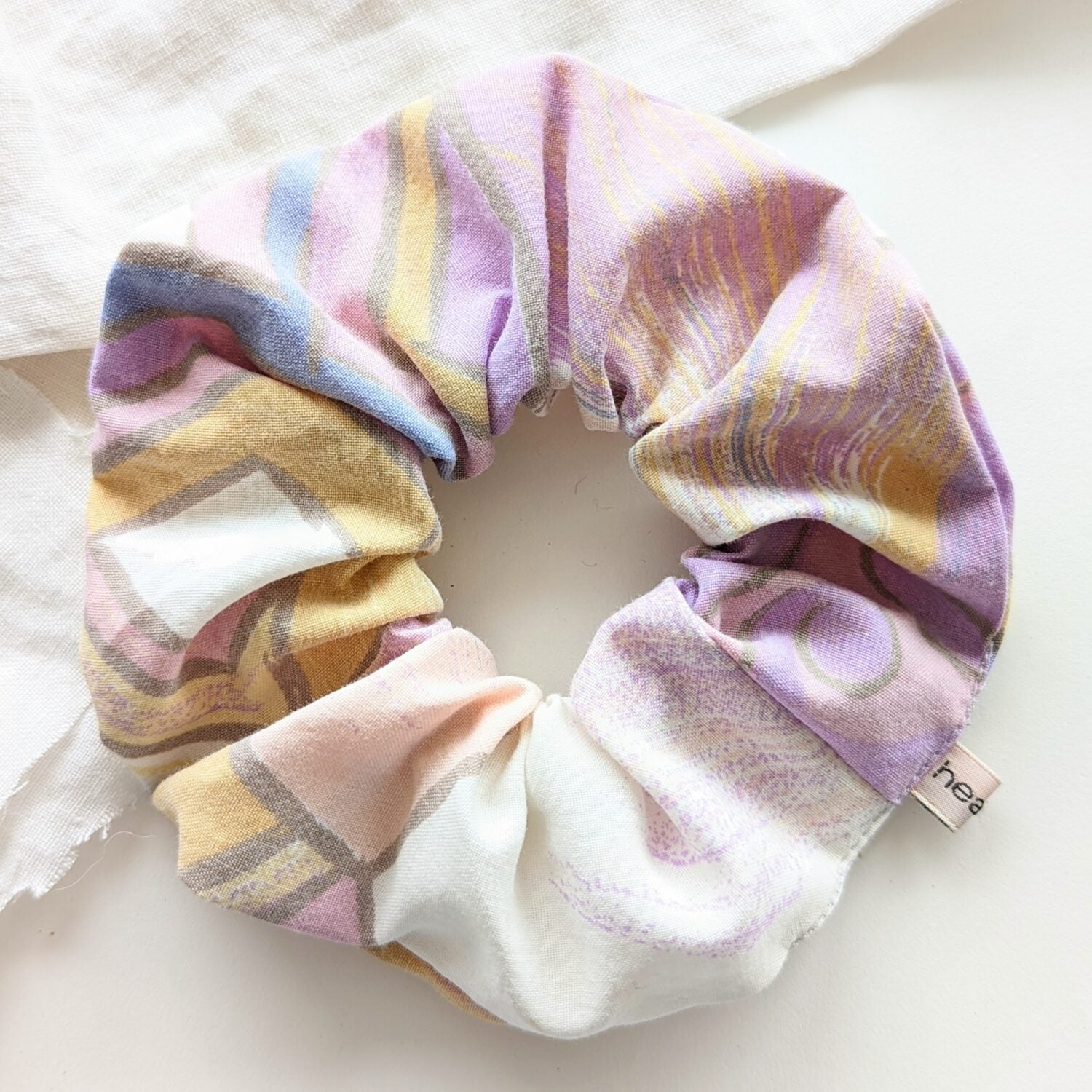 Heavin_Scrunchie_Pastell_Grafic_Print