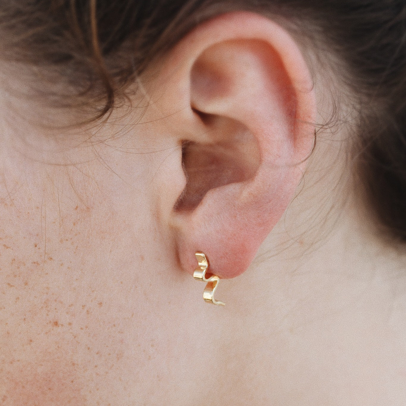 Jukserei-Dive-Ear-Stud-gold