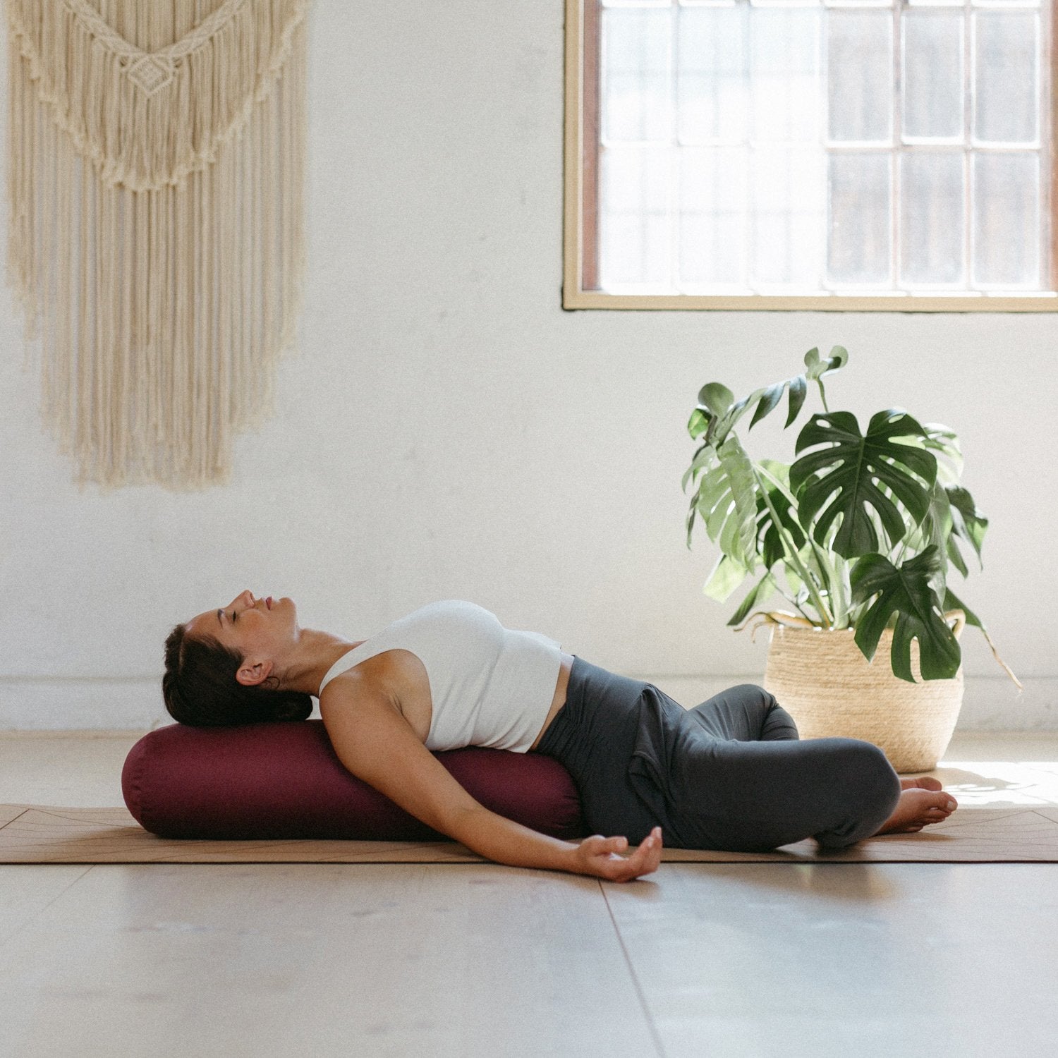 Lotuscrafts Yogabolster Restorative L Bordeaux (3)