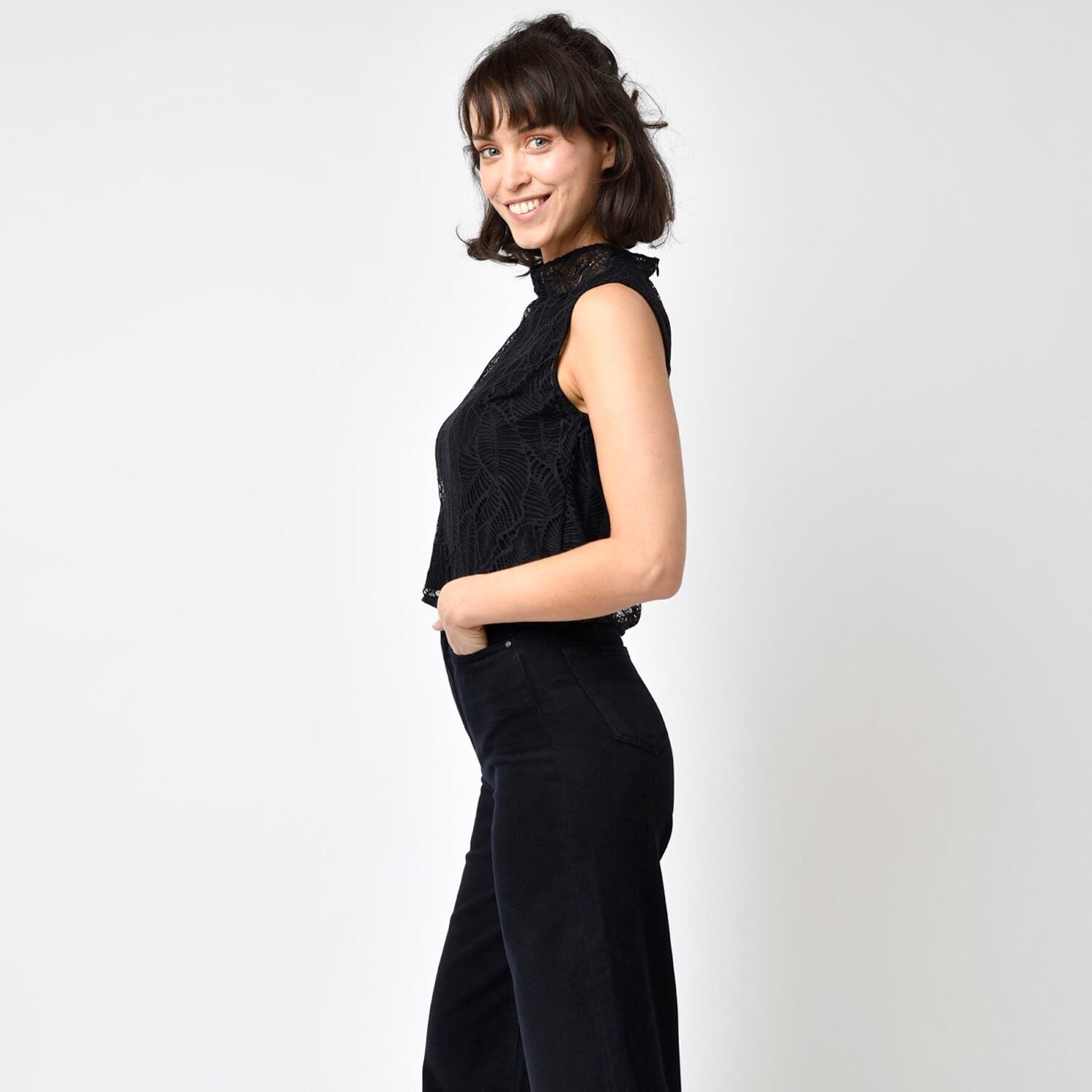 Lovjoi Spitzen-Top "CATCHFLY" - Black Lace