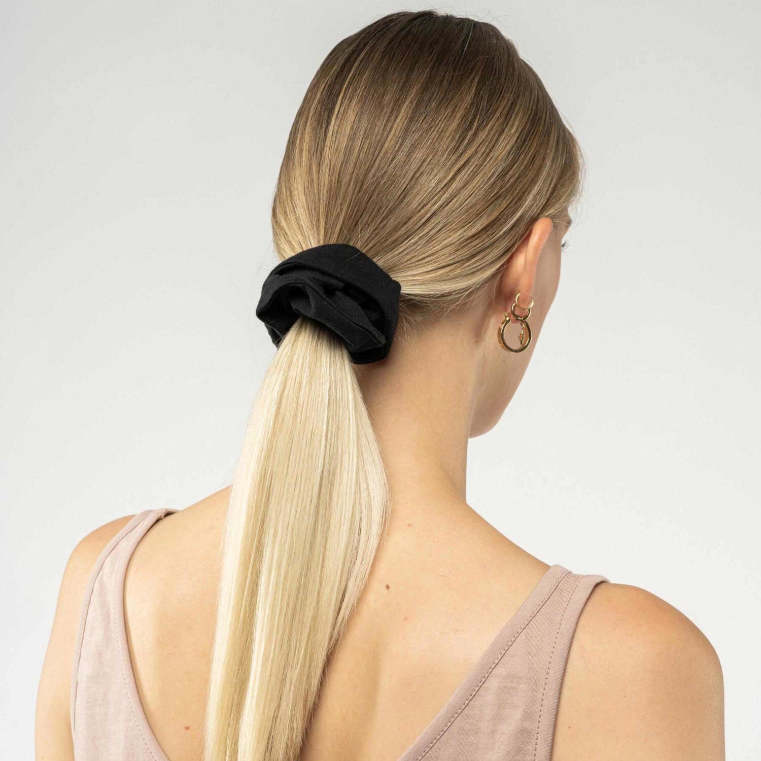 MELA Scrunchie Haargummi AJITHA - Schwarz_4
